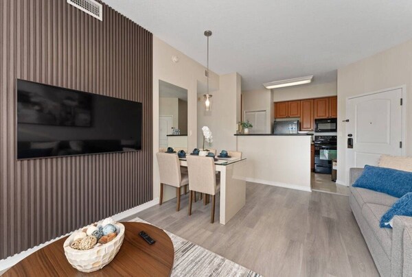 Modern Suite Near Universal & Convention Center - Orlando, FL