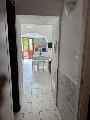 Dining - A recently renovated and tastefully furnished vacation home. (Barano D'ischia)