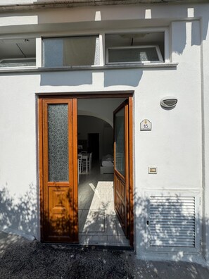 Exterior detail - A recently renovated and tastefully furnished vacation home. (Barano D'ischia)
