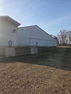 Property grounds - BUNKHOUSE IN THE HOGHOUSE (STOVER)