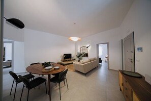 Apartment (2 Bedrooms) | Wohnbereich