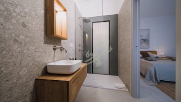 Appartement (2 Bedrooms) | Salle de bain | Douche, bidet