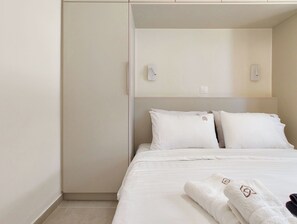 Iron/ironing board, WiFi, bed sheets - Hidden Garden Home in Glyfada Center (Glifada)