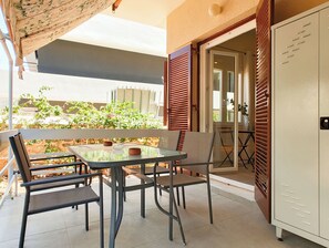 Outdoor dining - Hidden Garden Home in Glyfada Center (Glifada)