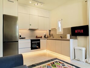 Private kitchen - Hidden Garden Home in Glyfada Center (Glifada)