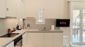 Private kitchen - Hidden Garden Home in Glyfada Center (Glifada)