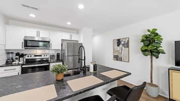 Casa, 1 llit de matrimoni gran, vistes al jardí (Millan Enterprises (423 N 1st St)) | Cuina privada