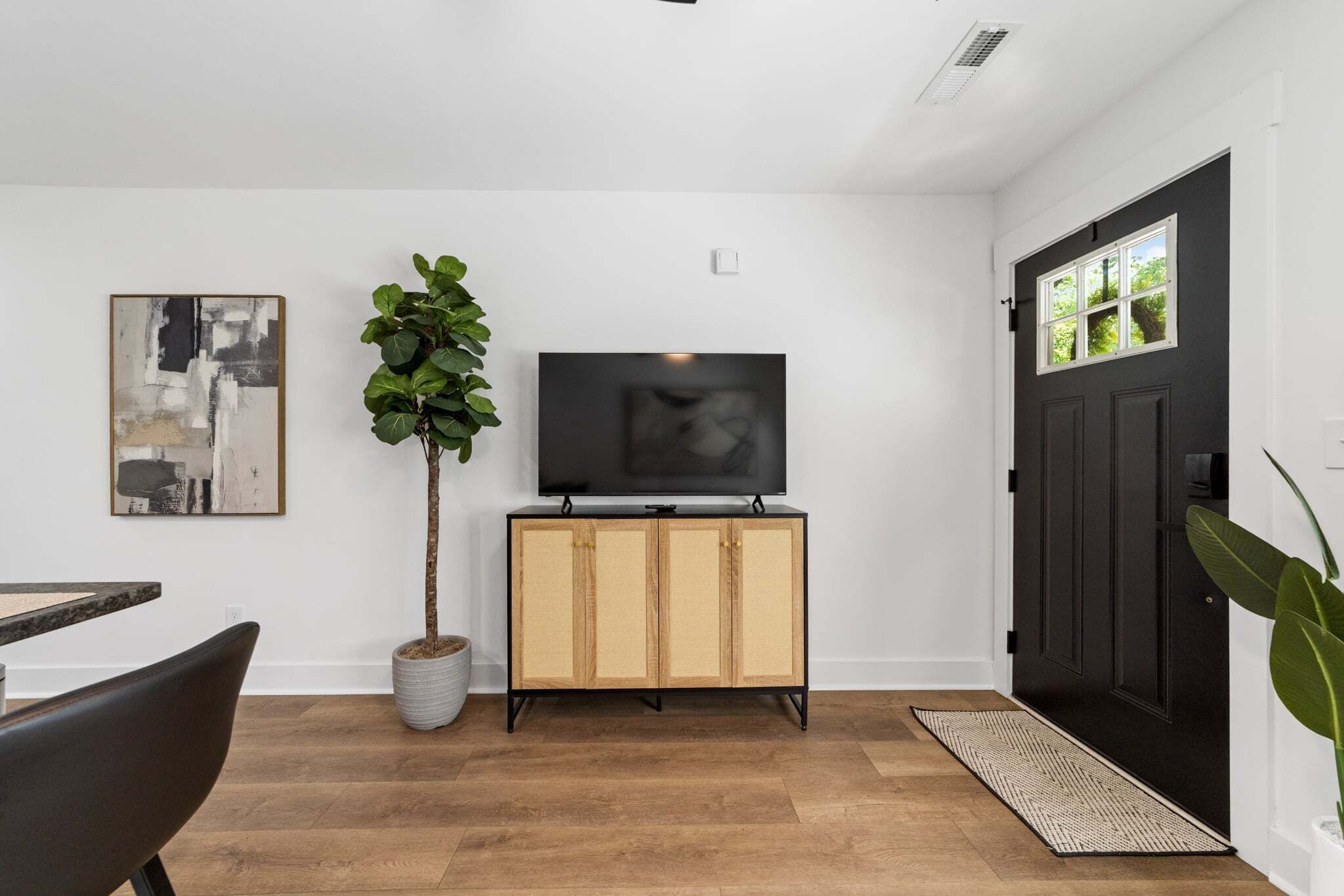 House, 1 King Bed, Garden View (Millan Enterprises (423 N 1st St)) | Interior