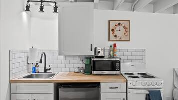 Apartment, 1 Queen Bed, Kitchen, Garden View (1BD (Plumb Line Coffee)) | Private kitchen