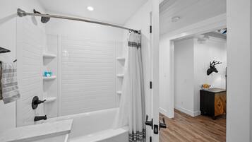 Apartment, Multiple Beds, Kitchen, Garden View (Vanessa (Plumb Line Coffee)) | Bathroom | Towels, toilet paper