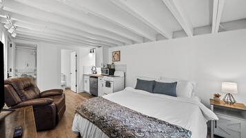 Apartment, Multiple Beds, Kitchen, Garden View (Vanessa (Plumb Line Coffee)) | 3 bedrooms, individually decorated, individually furnished