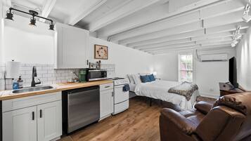 Apartment, Multiple Beds, Kitchen, Garden View (Vanessa (Plumb Line Coffee))