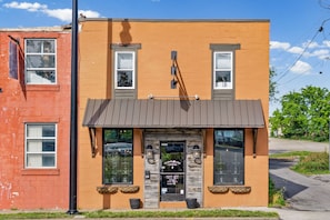 Exterior - Downtown Clarksville 3br/2ba - Walk to Apsu - Near Arena (Clarksville)
