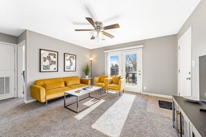Apartamento, 2 camas de matrimonio, vistas al jardín (Millan Enterprises (311 Hawkins Road)) | Zona de estar