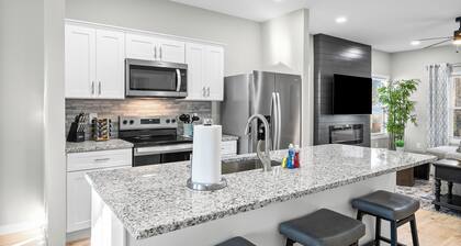 Main Street Manor - Spacious Home Near Dining