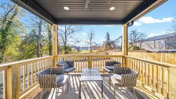 Maison, plusieurs lits, vue jardin (1022 Main Street) | Vue de la chambre