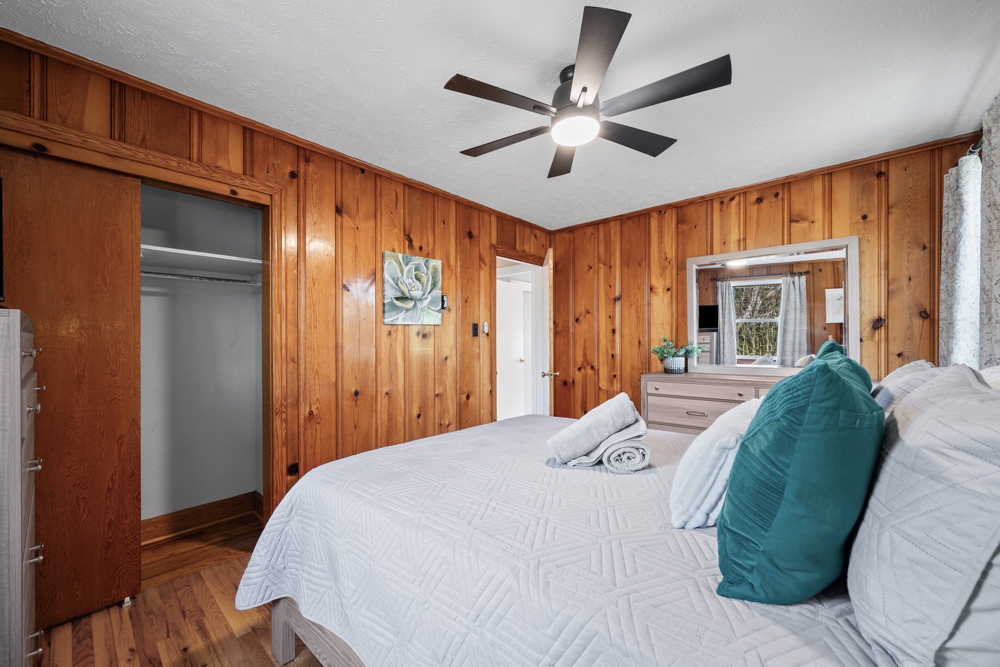House, Multiple Beds, Garden View (Nana's Nook (400 Hickory Grove Blvd)) | 3 bedrooms, iron/ironing board, individually decorated