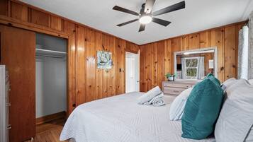 House, Multiple Beds, Garden View (Nana's Nook (400 Hickory Grove Blvd)) | 3 bedrooms, iron/ironing board, individually decorated