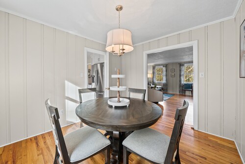 Enjoy our 1400sqft, Single-story 3BR Home With a Private Entrance
