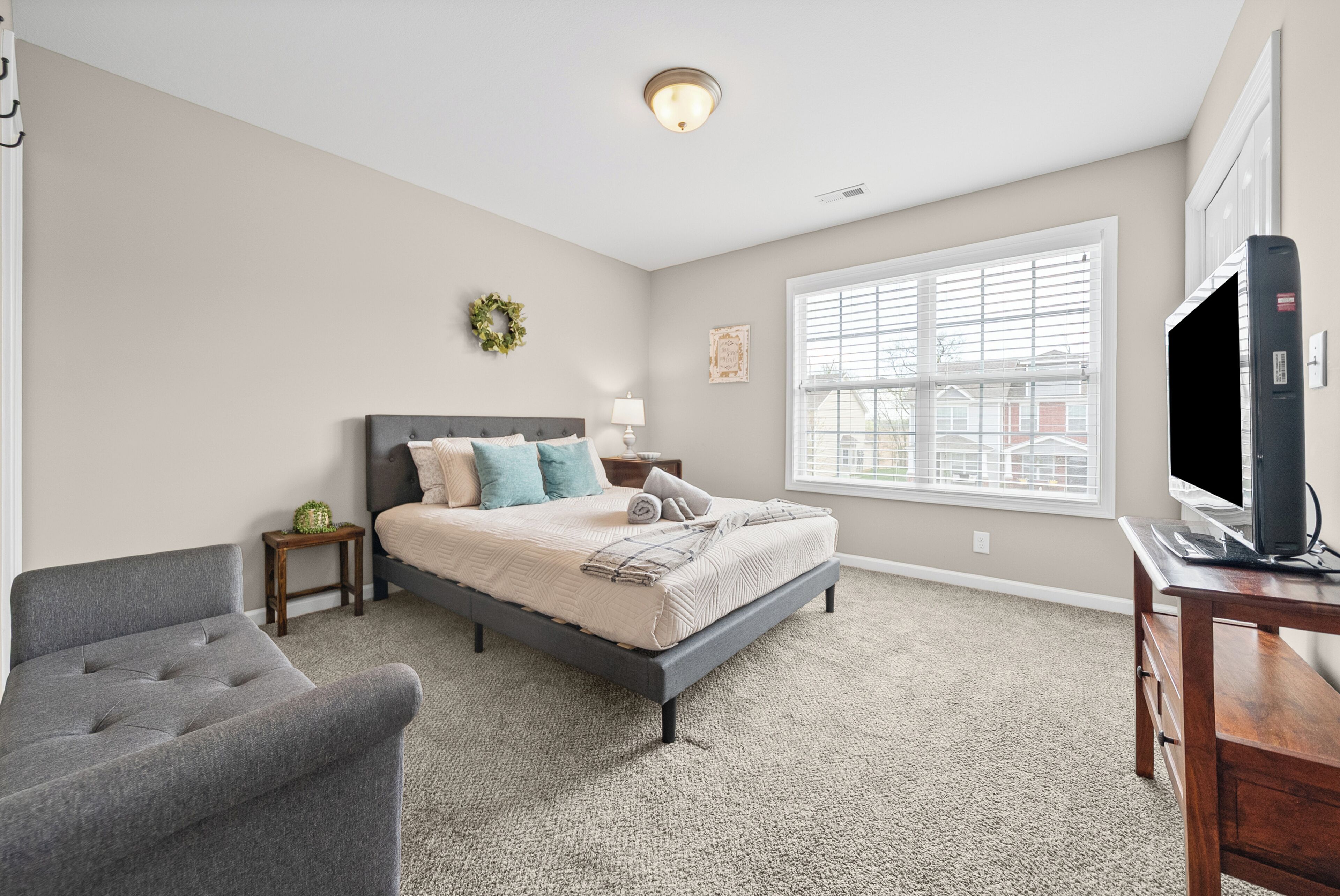2 bedrooms, individually decorated, individually furnished