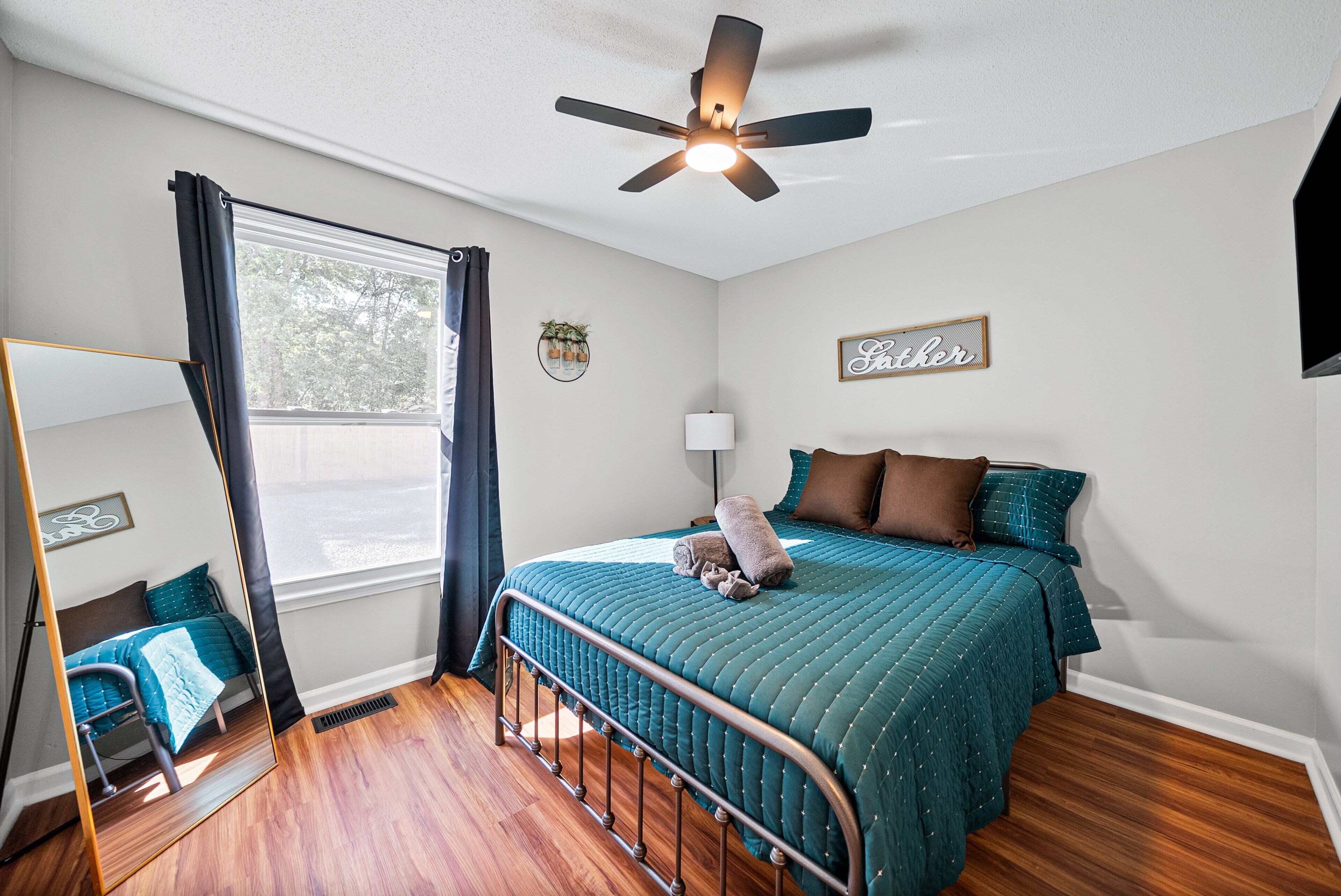 House, Multiple Beds, Garden View (1579 Mary Beth Ln (Joe DeMars)) | 3 bedrooms, individually decorated, individually furnished, bed sheets
