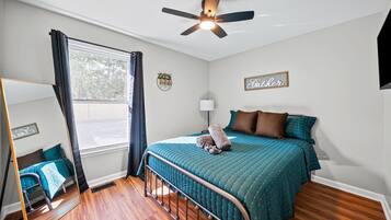 House, Multiple Beds, Garden View (1579 Mary Beth Ln (Joe DeMars)) | 3 bedrooms, individually decorated, individually furnished, bed sheets