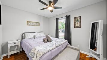 Maison, plusieurs lits, vue jardin (1579 Mary Beth Ln (Joe DeMars))