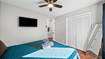 3 bedrooms, individually decorated, individually furnished, bed sheets