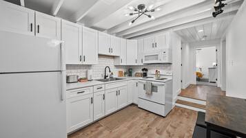 Apartment, 2 Queen Beds, Kitchen, Garden View (2BD (Plumb Line Coffee)) | Private kitchen