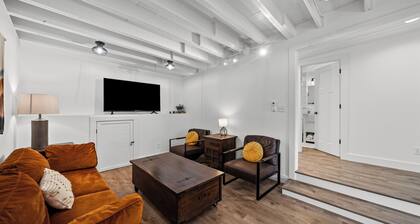 Beautiful 2bd/1ba Above Craft Coffee Shop, Downtown, by Apsu