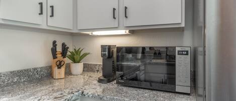 Coffee/tea maker, fridge, microwave, oven