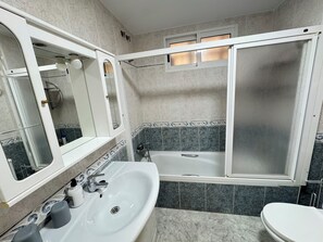 Bidet, towels, soap, toilet paper - Apartment in Águilas (Murcia) (Águilas)