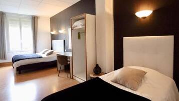 Family Triple Room | Desk, WiFi (free)