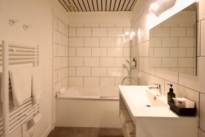 Free toiletries, hair dryer, towels, soap - POT D'ÉTAIN (Châlons-en-Champagne)