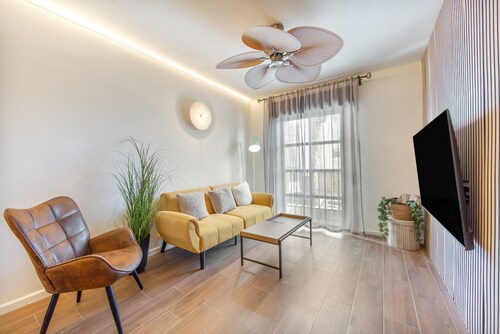 Apartment 'Fmr Avenida Almería' with Private Terrace, Balcony and Wi-Fi