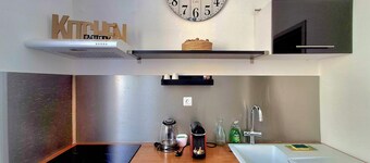 Cozy studio apartment with a garden near the Seine