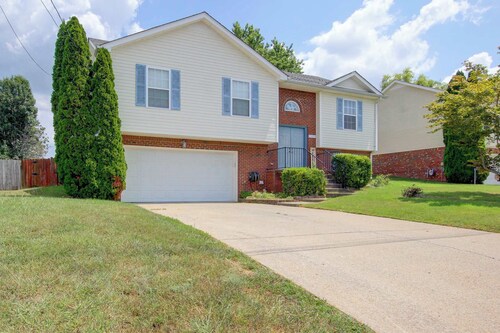 Cozy Family Retreat Near Fort Campbell, Sleeps 8