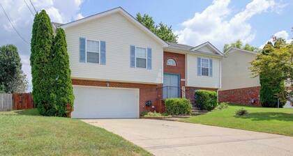 Cozy Family Retreat Near Fort Campbell, Sleeps 8