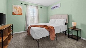 Room - Cozy Family Retreat Near Fort Campbell, Sleeps 8 (Clarksville)