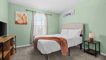 4 bedrooms, iron/ironing board, WiFi, bed sheets