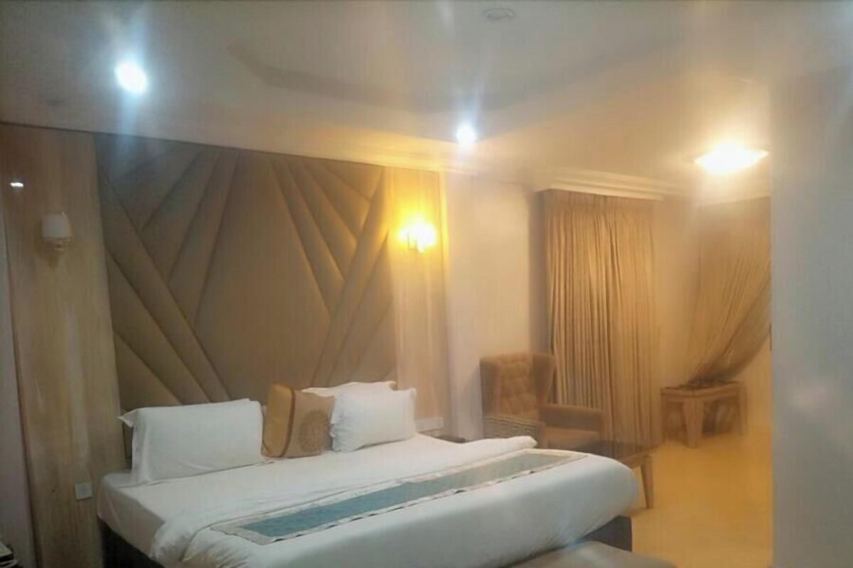 Suite Deluxe | Caja fuerte, escritorio, espacio para trabajar con un portátil