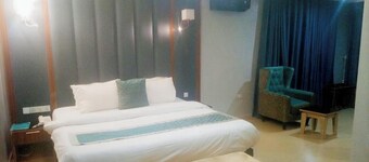 Grand East Hotel