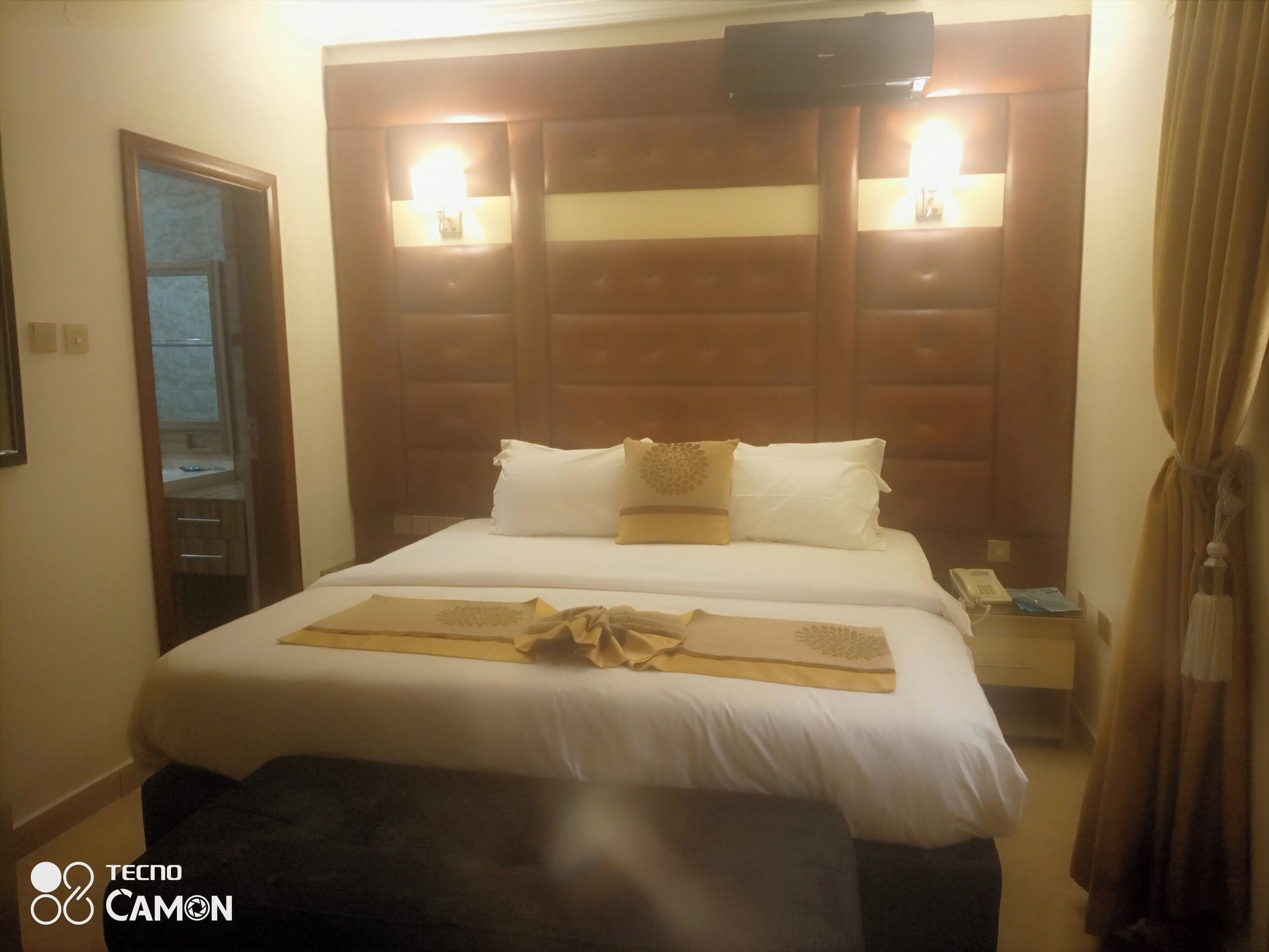 Business Suite | In-room safe, desk, laptop workspace, free WiFi