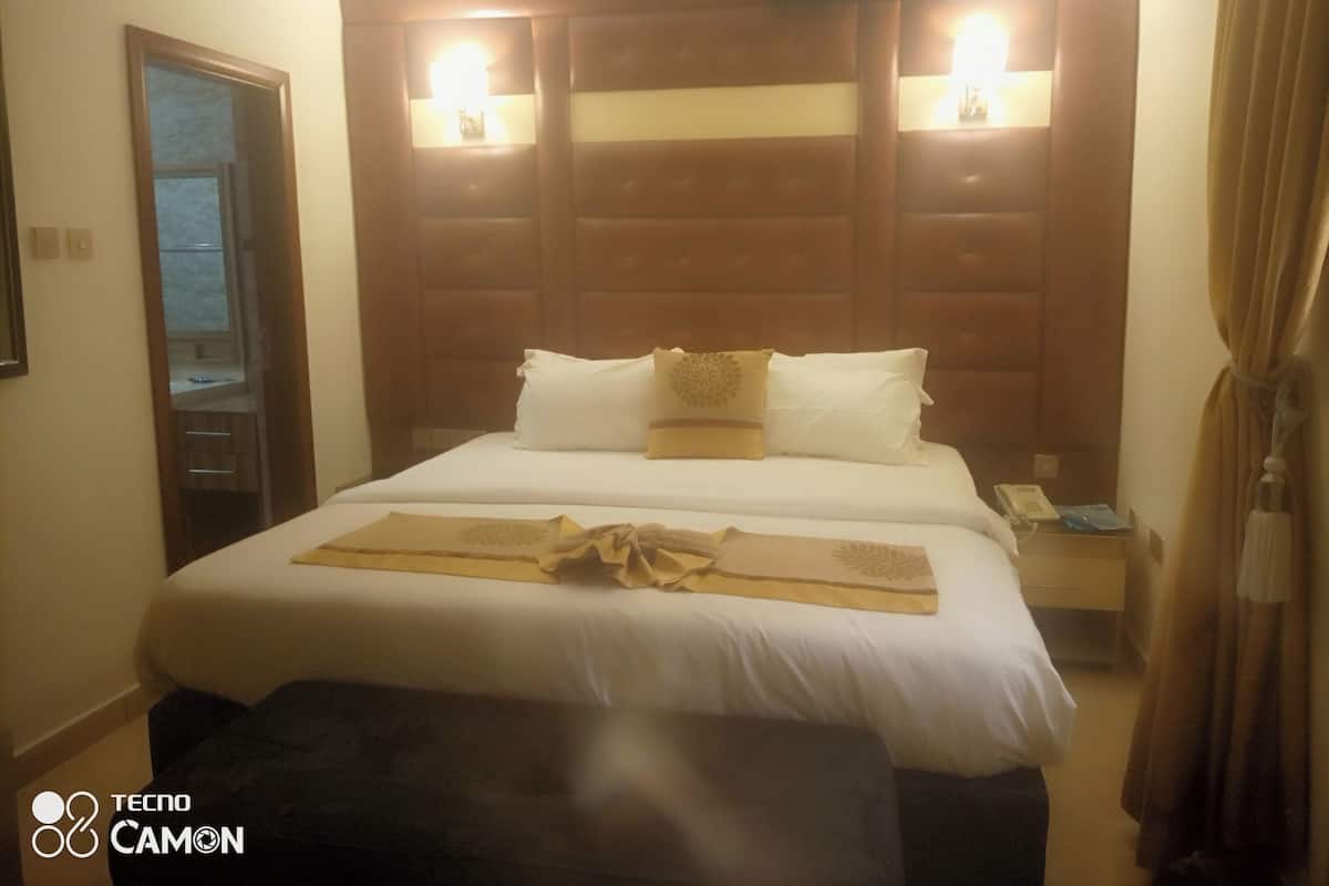 Suite Affaires | Coffres-forts dans les chambres, bureau