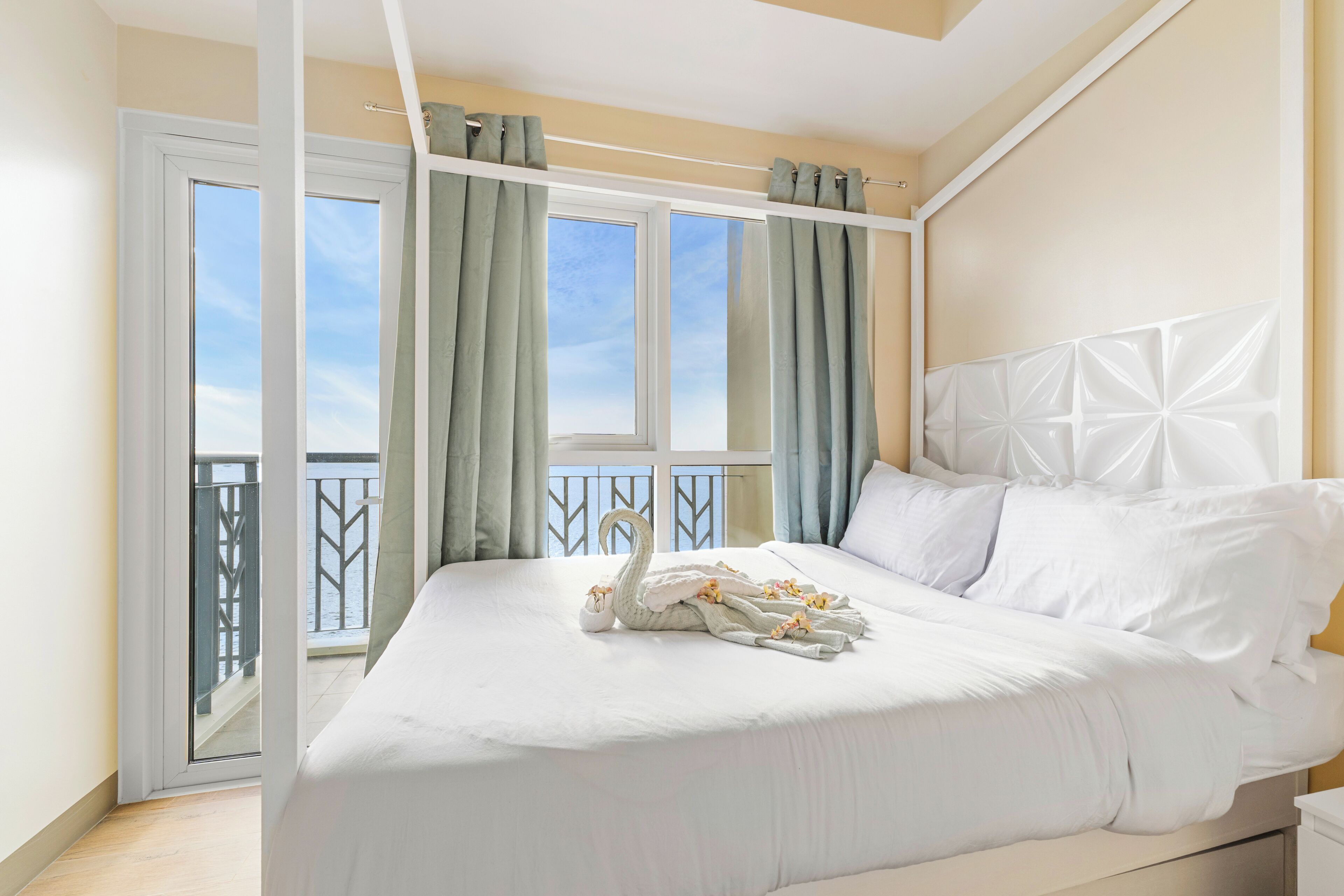 WiFi, bed sheets