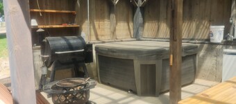 3-bedroom house in fabulous Beaver with hot tub and garden.