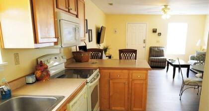 Modern Shelbyville Apartment: King Bed, Near Bourbon Trail & Guist Lake