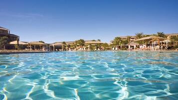 4 piscine all'aperto