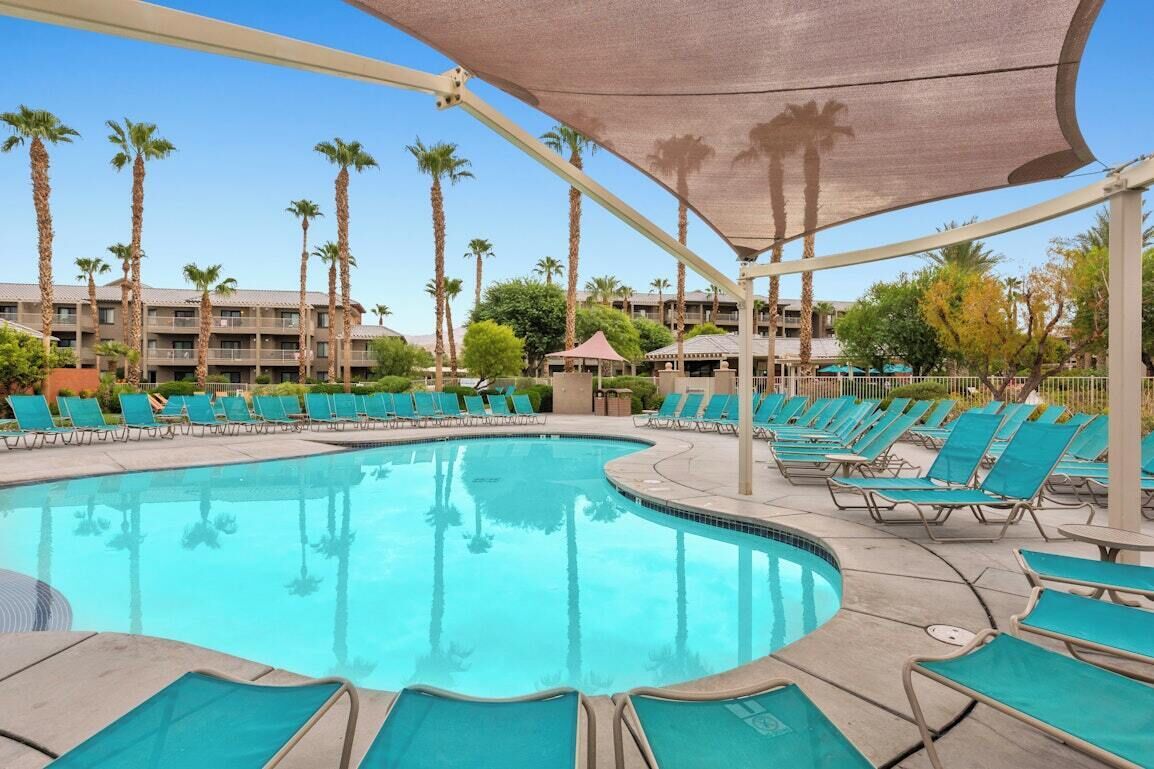 4 outdoor pools
