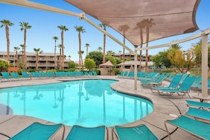 4 piscinas al aire libre